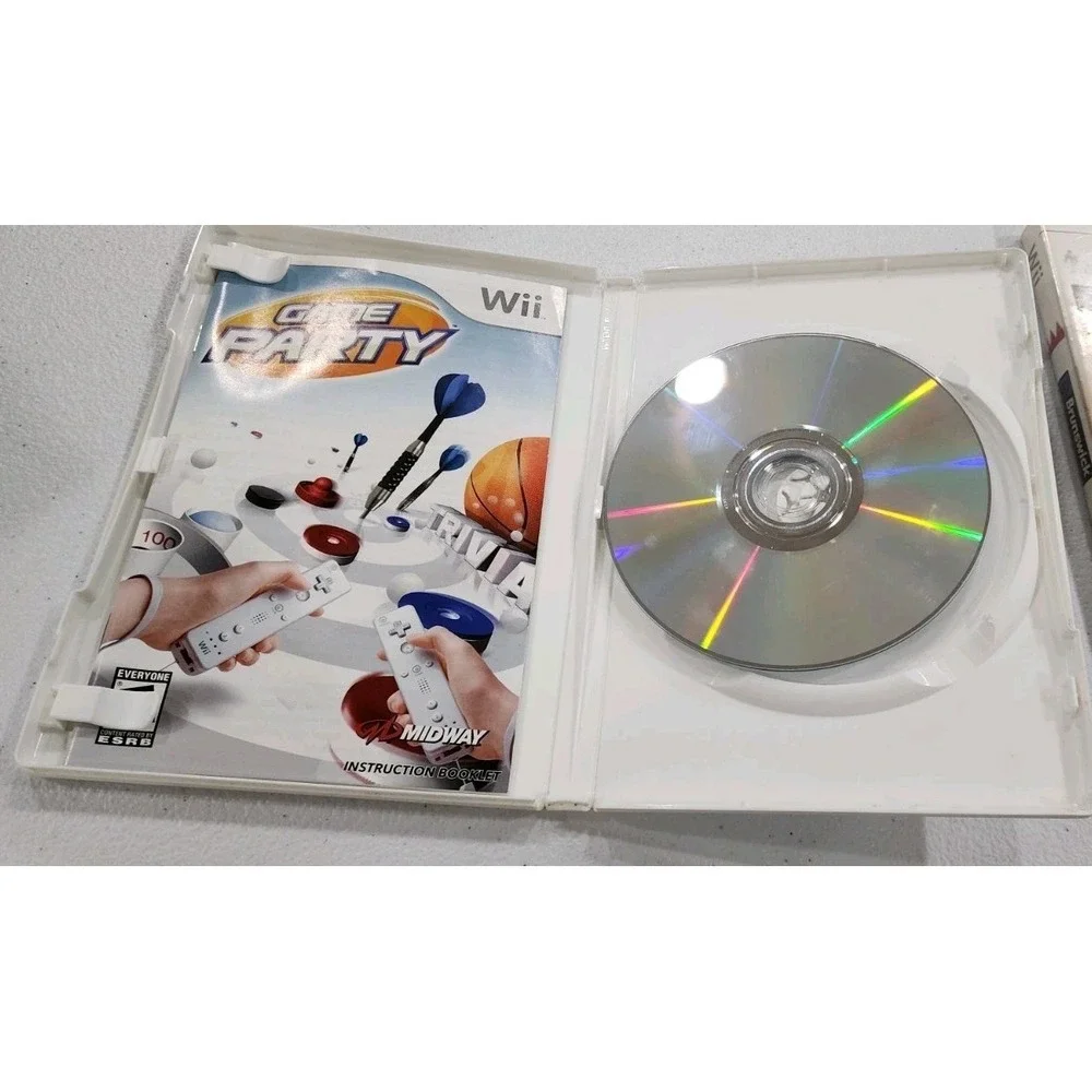 Wii Game Party 2007, Wii Play 2007 2 PIECE LOT.